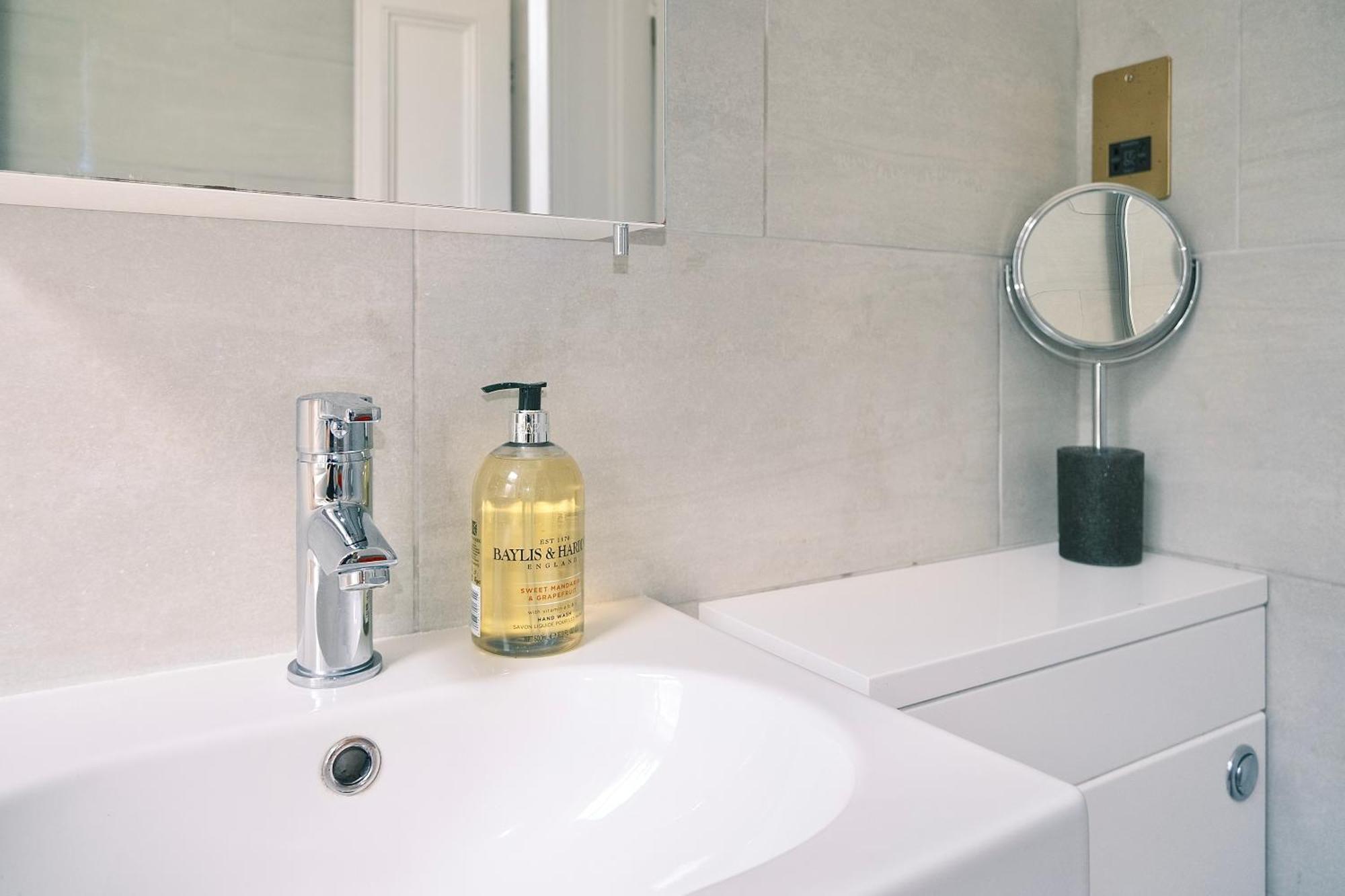 Kensington 1B1B With Sofa Double Bed Max 4 Guests Apartment London Bagian luar foto